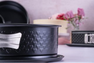 ZENKER Kapcsok kerek tortaforma 18 cm Beloved